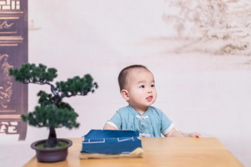 白银宝宝眼屎多是什么原因